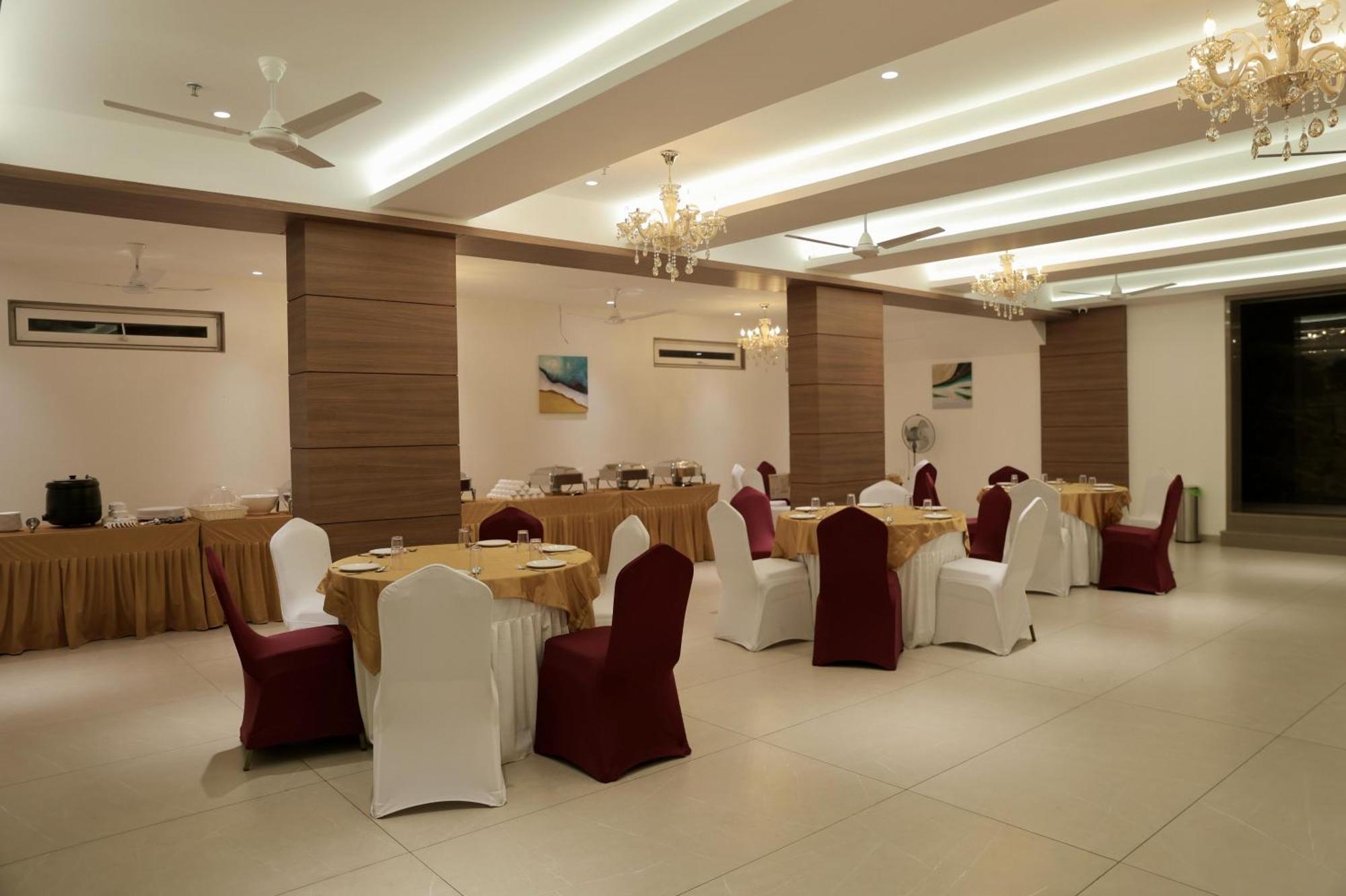 Hotel Carnival Parbhani 외부 사진
