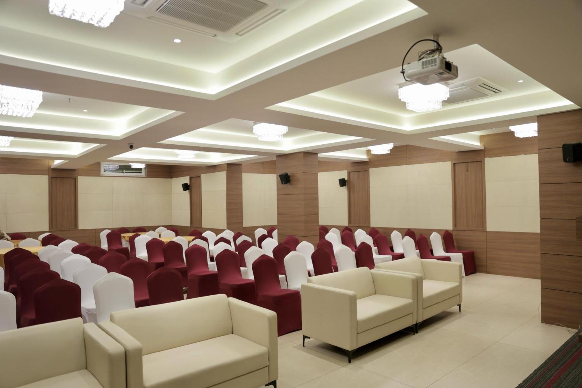Hotel Carnival Parbhani 외부 사진