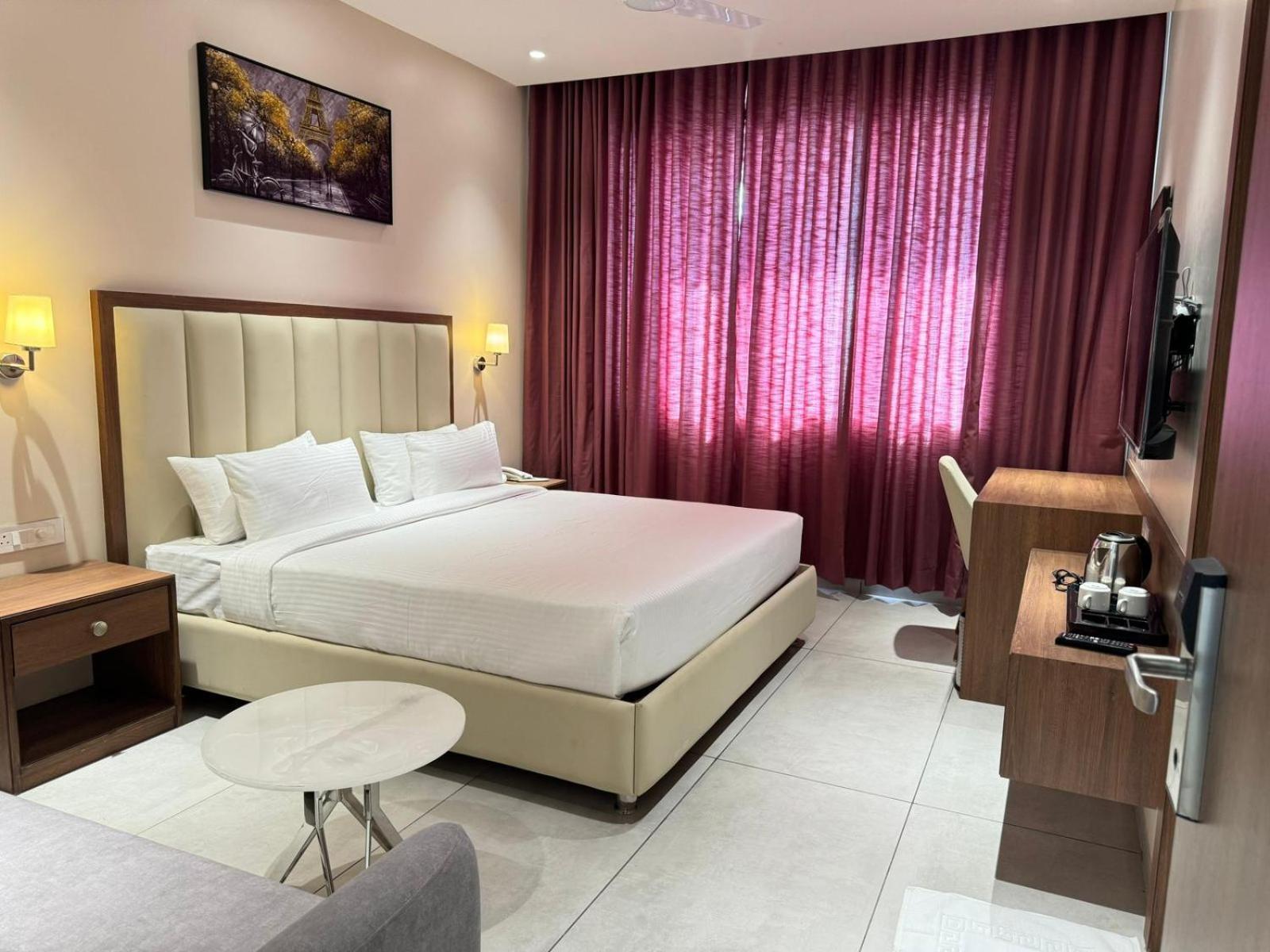 Hotel Carnival Parbhani 외부 사진